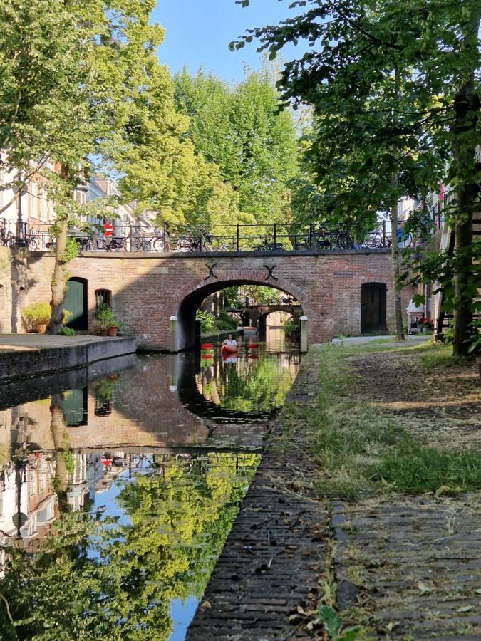 Large Historical Apartment & Canal Terrace Utrecht Exterior photo